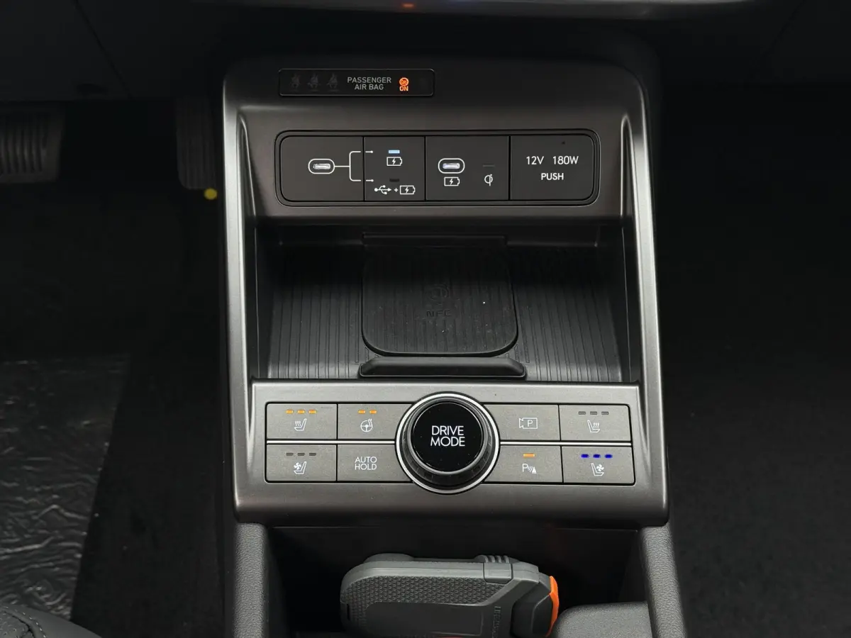 1.6 GDI HEV Premium / Direct Leverbaar / Modeljaar 2026 / Navigatie / 18" LMV / Adaptieve Cruise Control / Parkeersensoren voor en achter / Stoelverkoeling / Stuurverwarming /