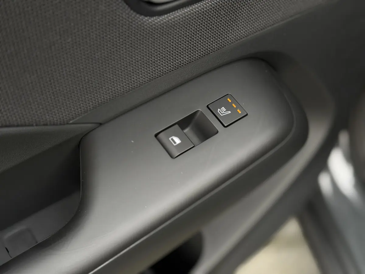 1.6 GDI HEV Premium / Direct Leverbaar / Modeljaar 2026 / Navigatie / 18" LMV / Adaptieve Cruise Control / Parkeersensoren voor en achter / Stoelverkoeling / Stuurverwarming /