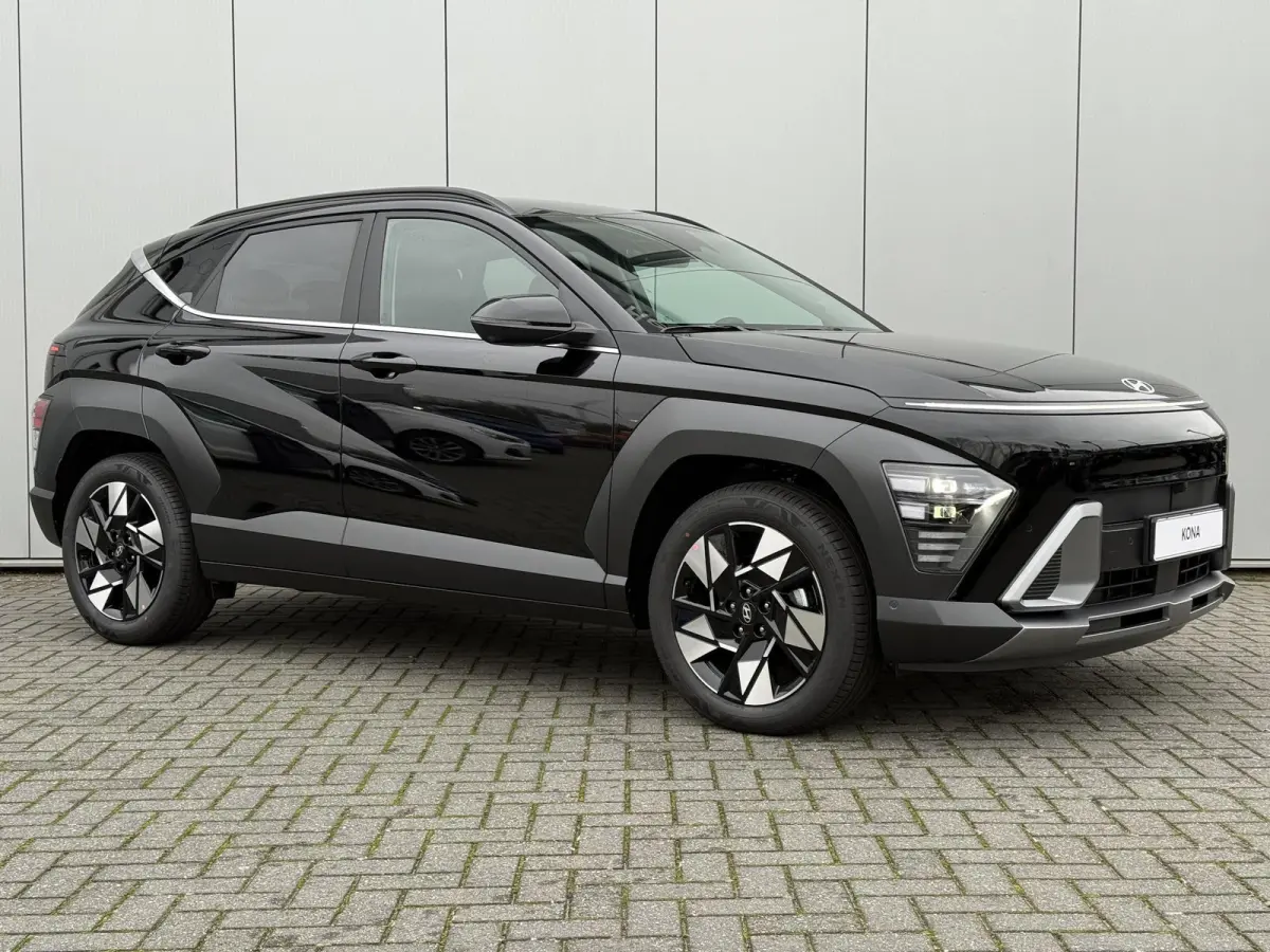 1.6 GDI HEV Premium / Direct Leverbaar / Modeljaar 2026 / Navigatie / 18" LMV / Adaptieve Cruise Control / Parkeersensoren voor en achter / Stoelverkoeling / Stuurverwarming /