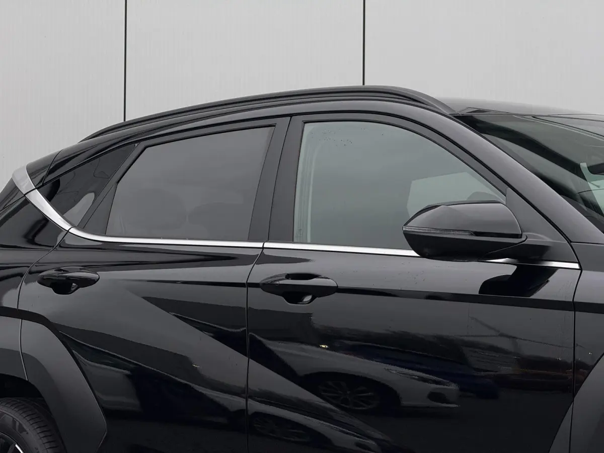 1.6 GDI HEV Premium / Direct Leverbaar / Modeljaar 2026 / Navigatie / 18" LMV / Adaptieve Cruise Control / Parkeersensoren voor en achter / Stoelverkoeling / Stuurverwarming /