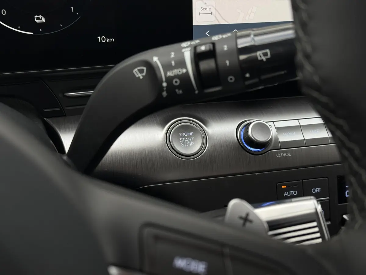 1.6 GDI HEV Premium / Direct Leverbaar / Modeljaar 2026 / Navigatie / 18" LMV / Adaptieve Cruise Control / Parkeersensoren voor en achter / Stoelverkoeling / Stuurverwarming /