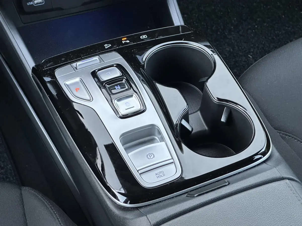 1.6 T-GDI HEV Comfort / Navigatie / Camera / Parkeersensoren v + a / Climate Control / 19 inch LMV / Telefoon / Dealer onderhouden auto.