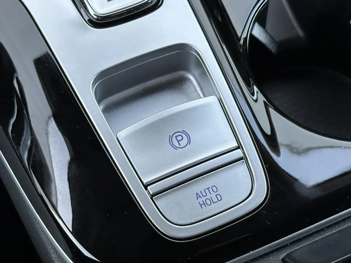 1.6 T-GDI HEV Comfort / Navigatie / Camera / Parkeersensoren v + a / Climate Control / 19 inch LMV / Telefoon / Dealer onderhouden auto.