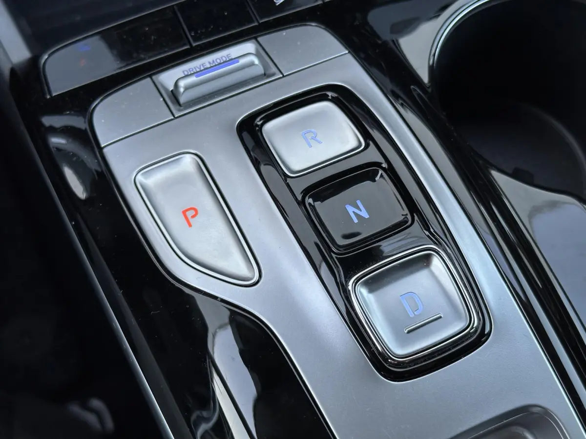 1.6 T-GDI HEV Comfort / Navigatie / Camera / Parkeersensoren v + a / Climate Control / 19 inch LMV / Telefoon / Dealer onderhouden auto.