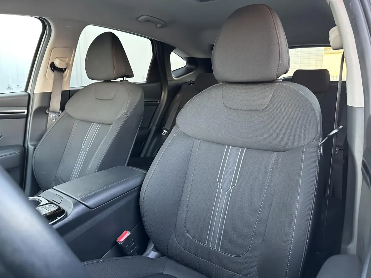 1.6 T-GDI HEV Comfort / Navigatie / Camera / Parkeersensoren v + a / Climate Control / 19 inch LMV / Telefoon / Dealer onderhouden auto.