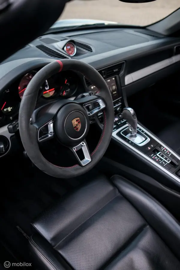 3.8 Carrera 4S