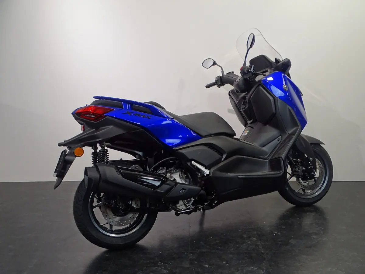 X-MAX