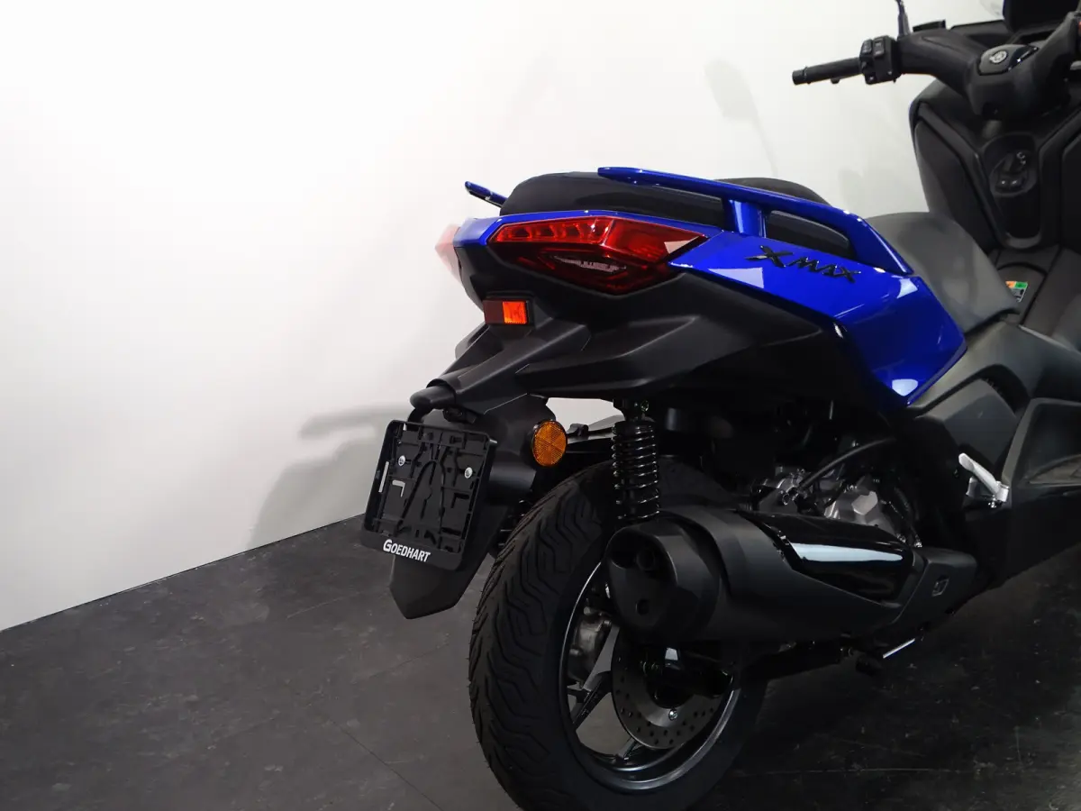 X-MAX