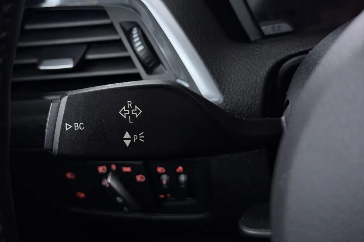 118i Executive (NAVIGATIE, CAMERE, SPORTSTOELEN, PARKEERSENSOREN)