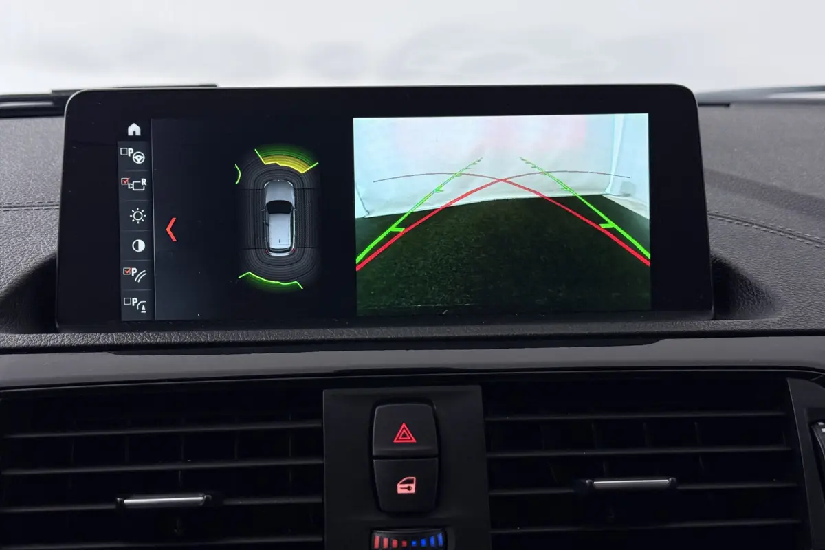 118i Executive (NAVIGATIE, CAMERE, SPORTSTOELEN, PARKEERSENSOREN)