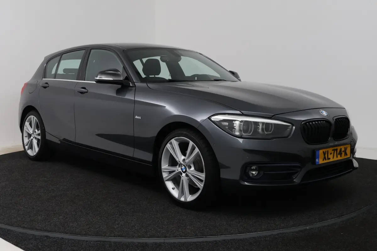 118i Executive (NAVIGATIE, CAMERE, SPORTSTOELEN, PARKEERSENSOREN)