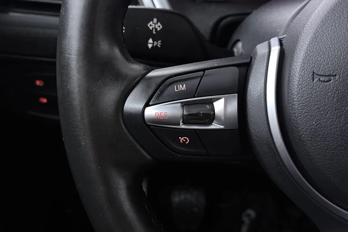118i Executive (NAVIGATIE, CAMERE, SPORTSTOELEN, PARKEERSENSOREN)