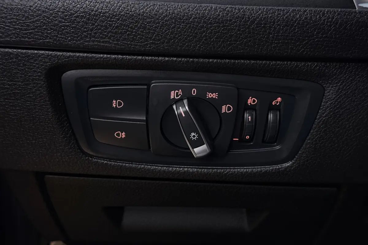 118i Executive (NAVIGATIE, CAMERE, SPORTSTOELEN, PARKEERSENSOREN)