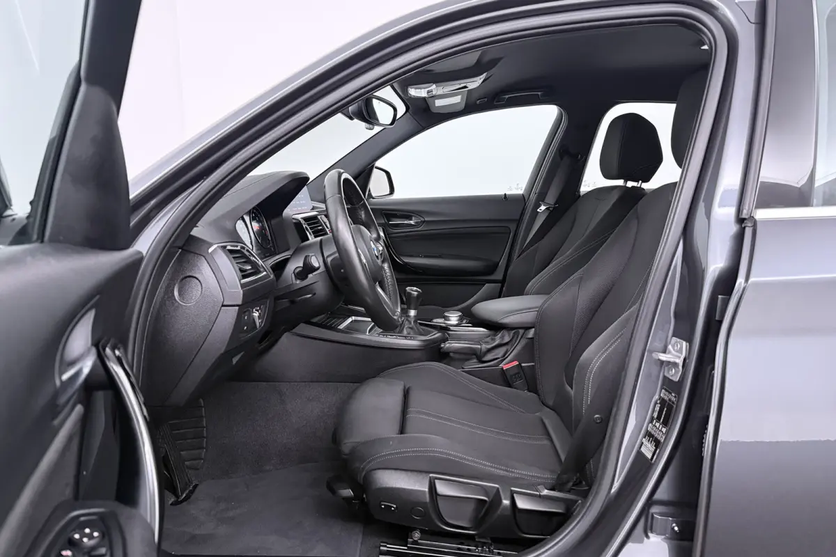 118i Executive (NAVIGATIE, CAMERE, SPORTSTOELEN, PARKEERSENSOREN)