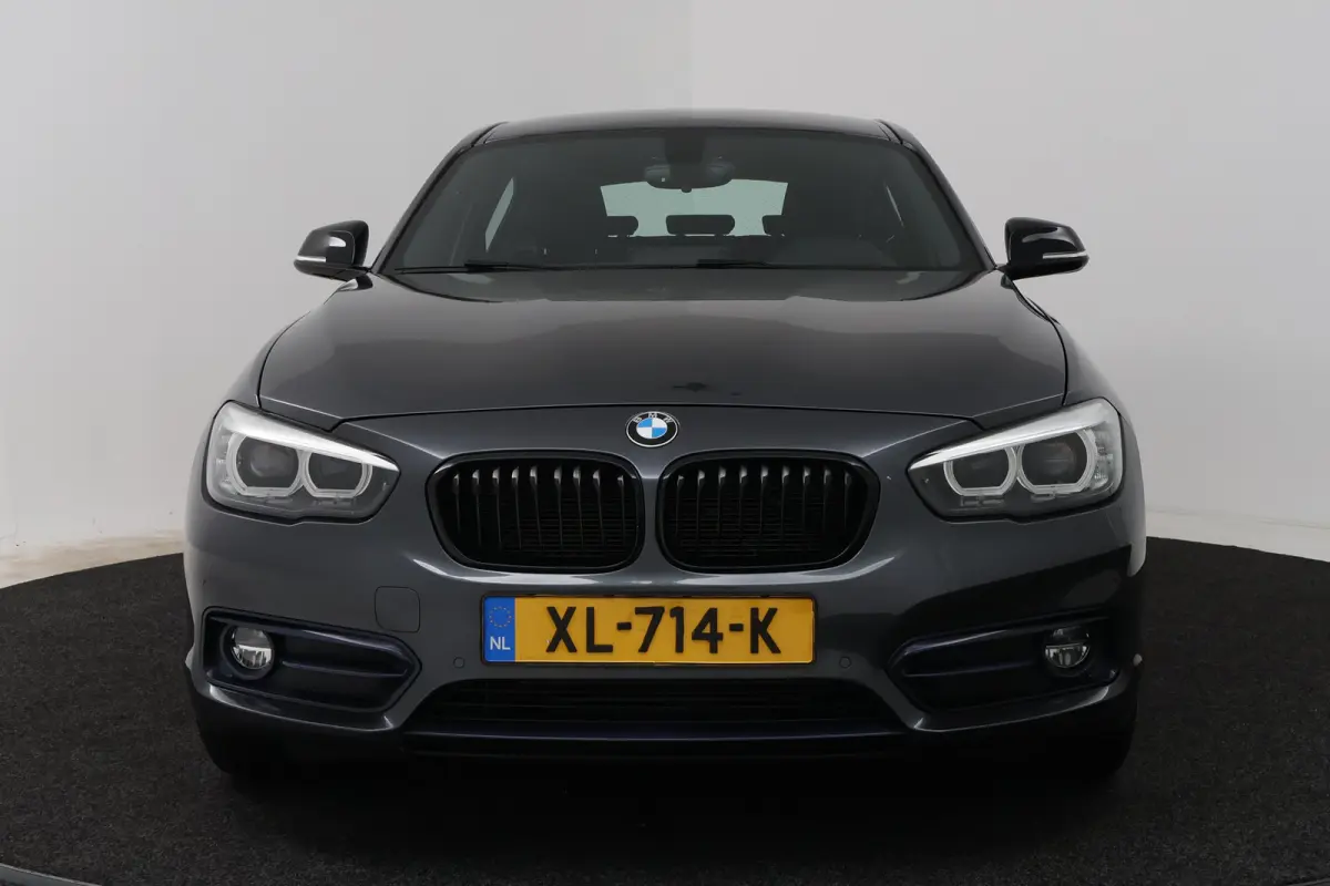 118i Executive (NAVIGATIE, CAMERE, SPORTSTOELEN, PARKEERSENSOREN)