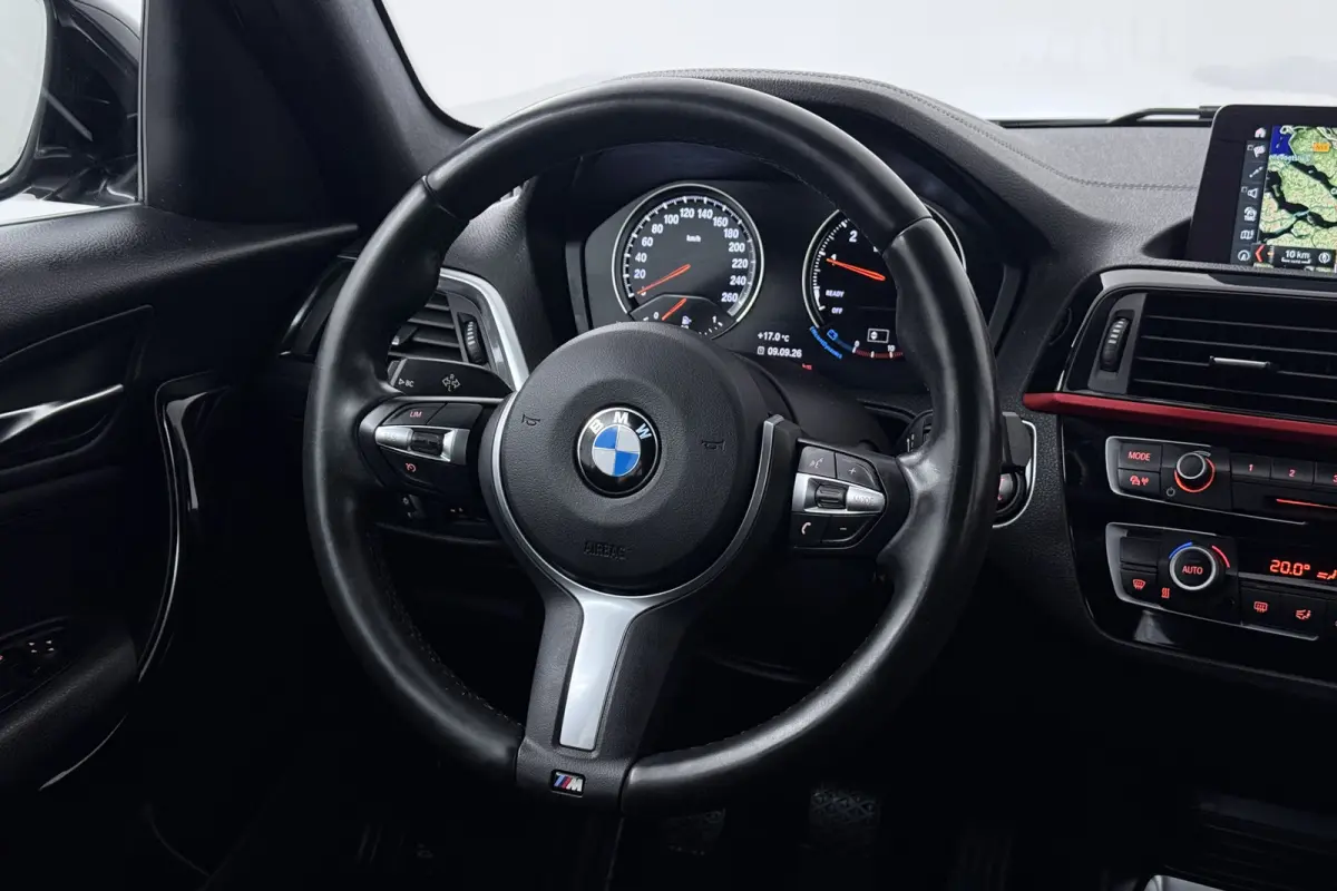118i Executive (NAVIGATIE, CAMERE, SPORTSTOELEN, PARKEERSENSOREN)