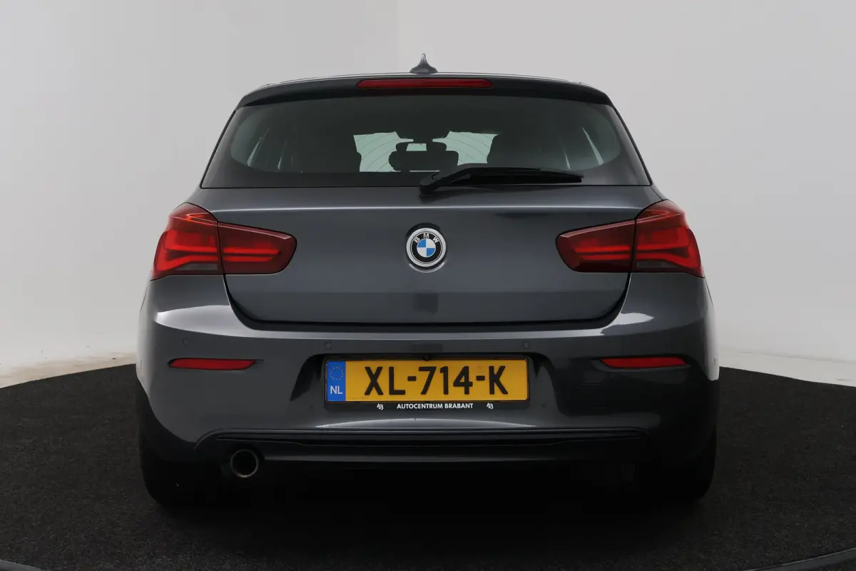 118i Executive (NAVIGATIE, CAMERE, SPORTSTOELEN, PARKEERSENSOREN)