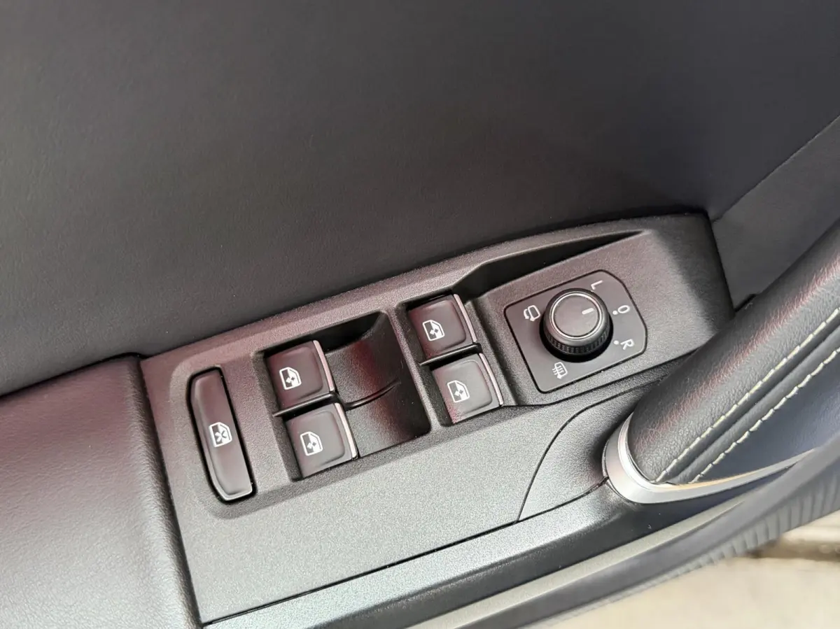 1.4 TSI eHybrid PHEV Xcellence SoH 100% Apple CarPlay/Android Auto | Achteruitrijcamera | Adaptieve cruise control | LED verlichting | Stoel- en stuurverwarming | Panoramadak | Trekhaak