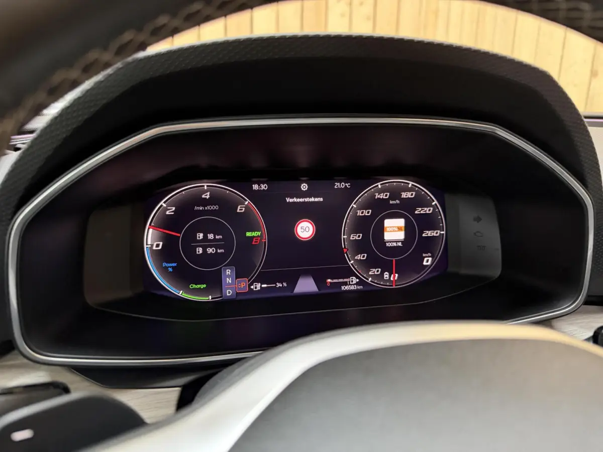 1.4 TSI eHybrid PHEV Xcellence SoH 100% Apple CarPlay/Android Auto | Achteruitrijcamera | Adaptieve cruise control | LED verlichting | Stoel- en stuurverwarming | Panoramadak | Trekhaak