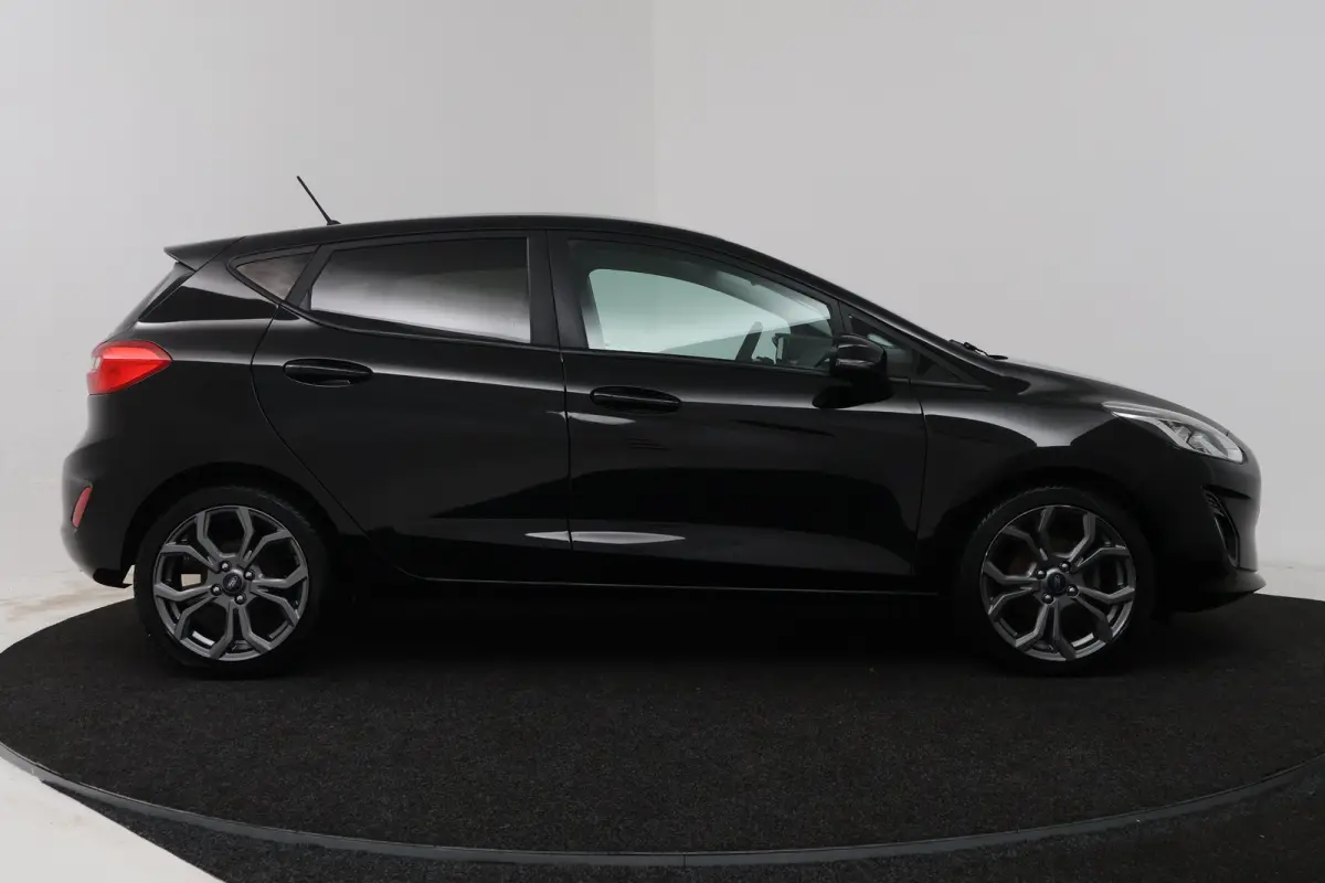 1.0 EcoBoost Titanium (NAVIGATIE, CRUISE CONTROL, PARKEERSENSOREN)