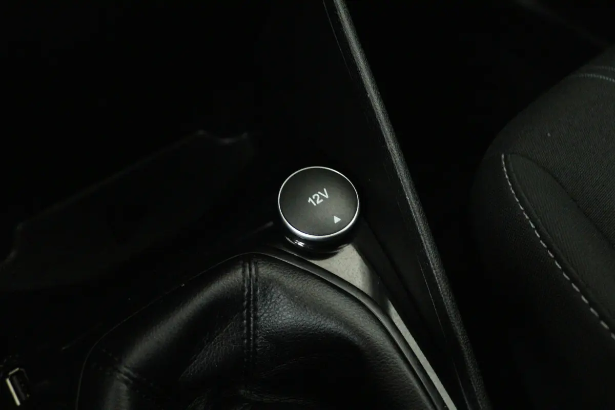 1.0 EcoBoost Titanium (NAVIGATIE, CRUISE CONTROL, PARKEERSENSOREN)