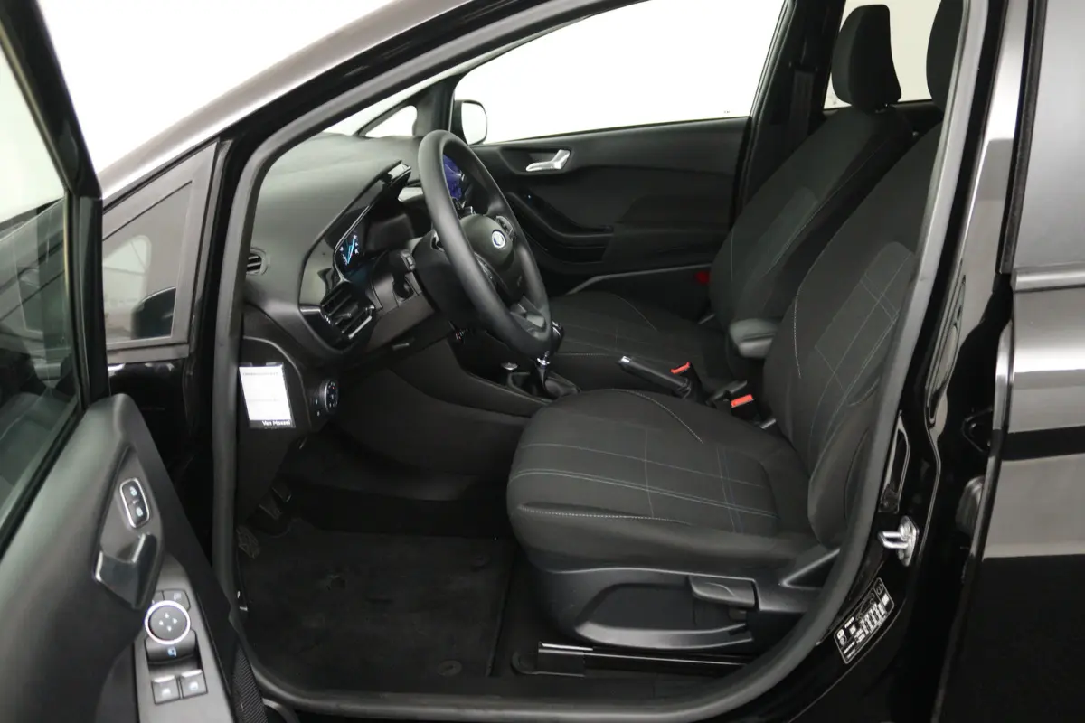 1.0 EcoBoost Titanium (NAVIGATIE, CRUISE CONTROL, PARKEERSENSOREN)