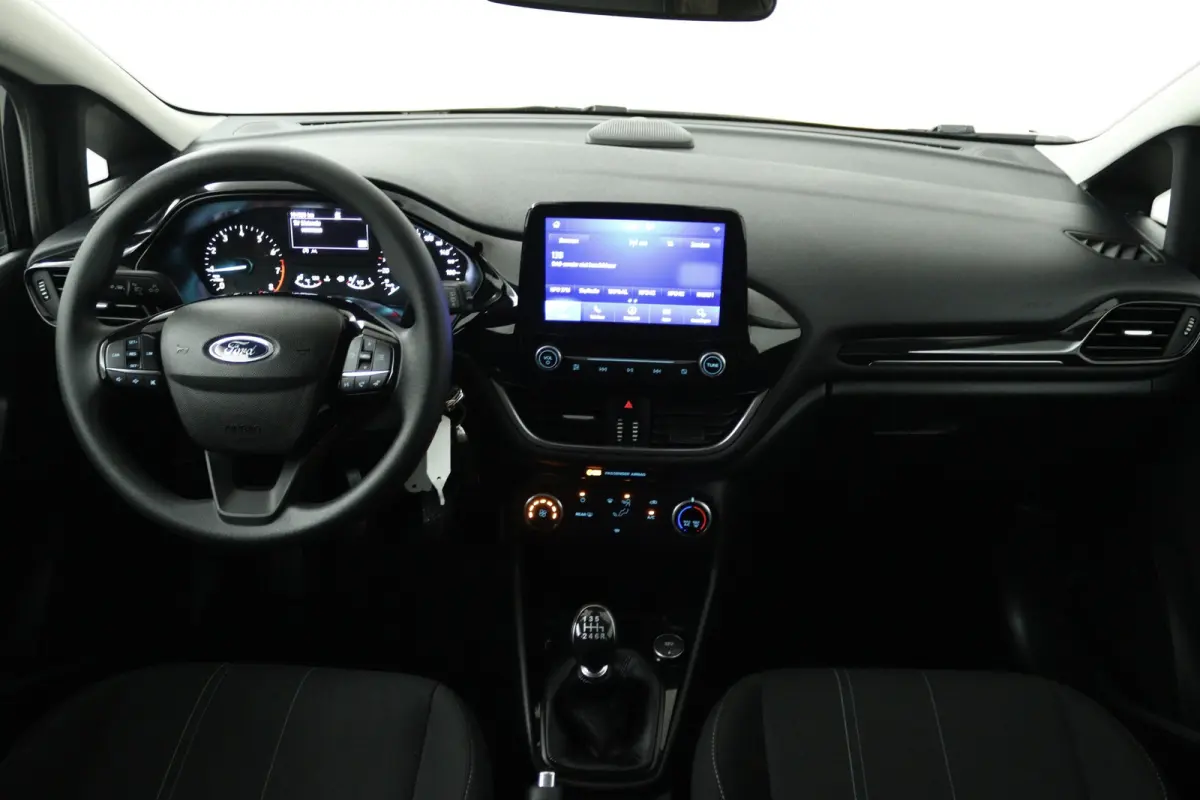 1.0 EcoBoost Titanium (NAVIGATIE, CRUISE CONTROL, PARKEERSENSOREN)