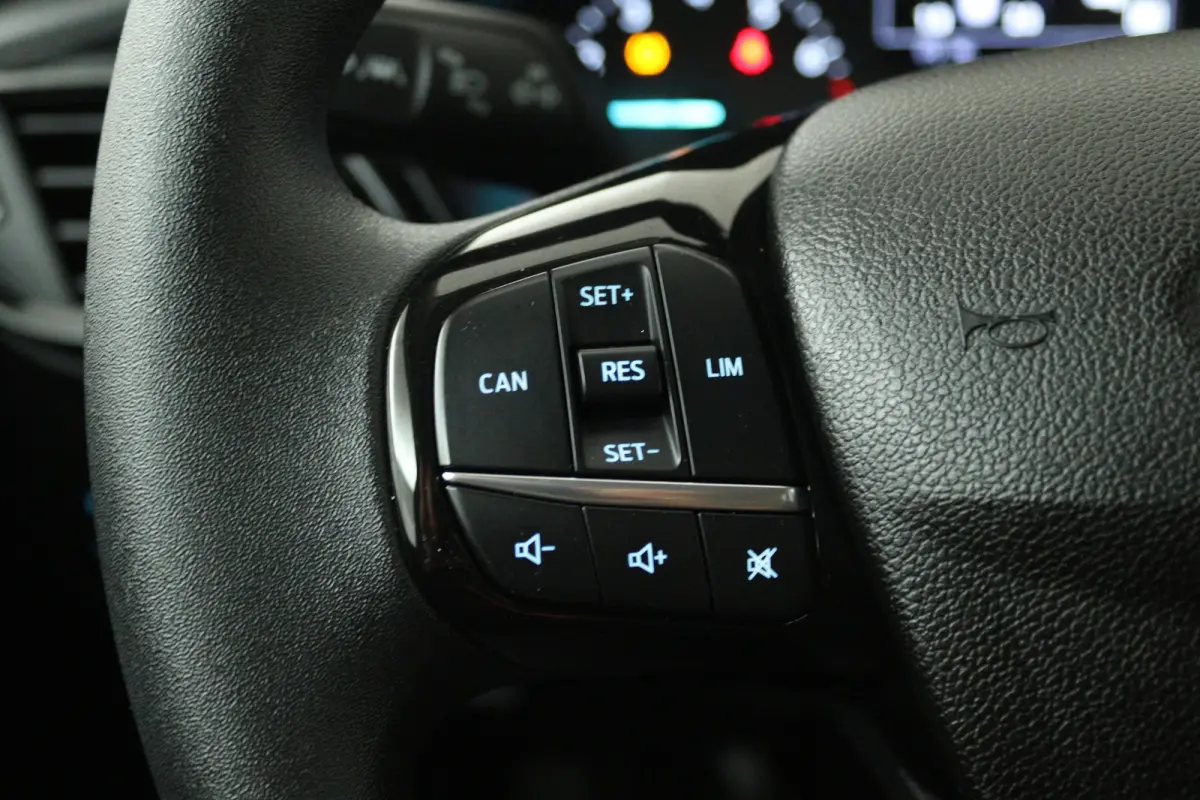 1.0 EcoBoost Titanium (NAVIGATIE, CRUISE CONTROL, PARKEERSENSOREN)
