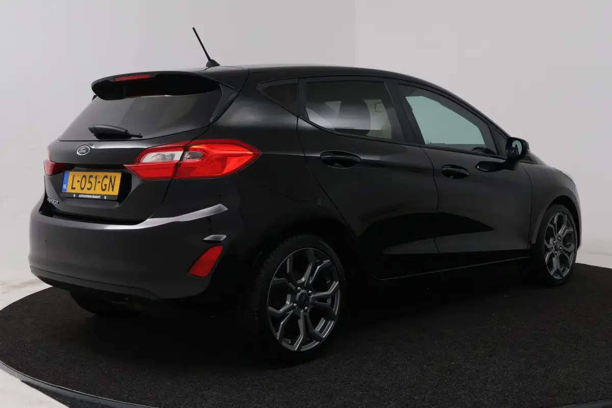 1.0 EcoBoost Titanium (NAVIGATIE, CRUISE CONTROL, PARKEERSENSOREN)