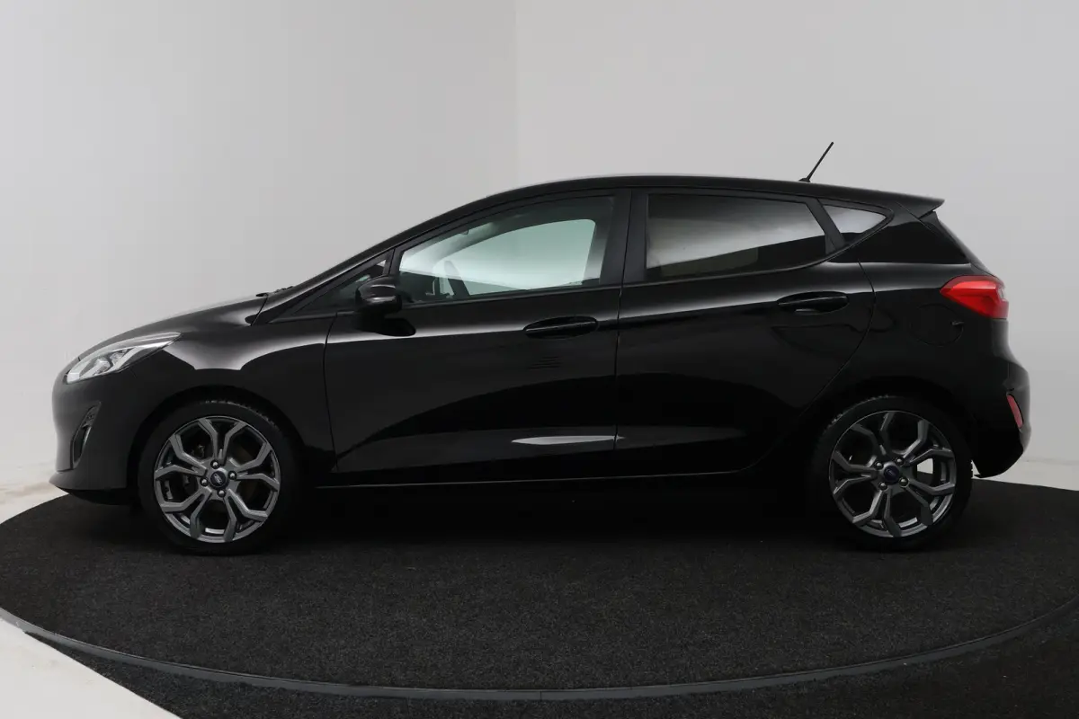 1.0 EcoBoost Titanium (NAVIGATIE, CRUISE CONTROL, PARKEERSENSOREN)