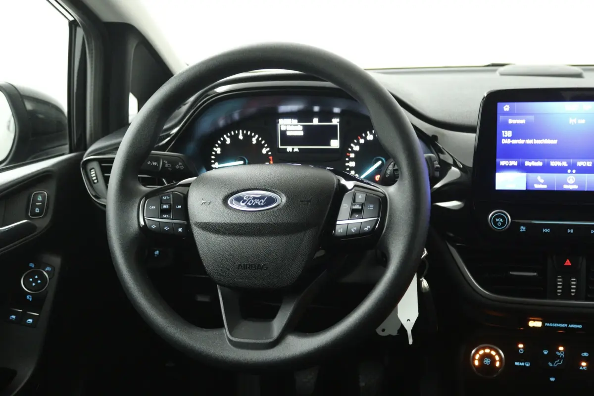 1.0 EcoBoost Titanium (NAVIGATIE, CRUISE CONTROL, PARKEERSENSOREN)
