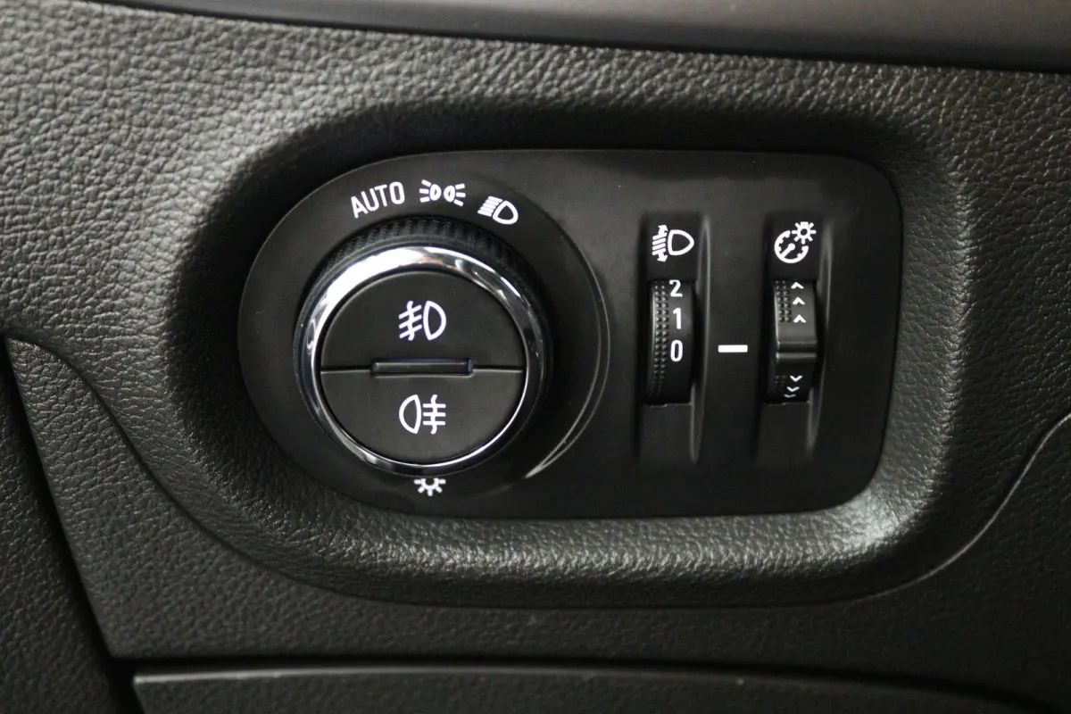 1.4 Turbo 120 Jaar Edition (NAVIGATIE, CRUISE CONTROL, PARKEERSENSOREN)