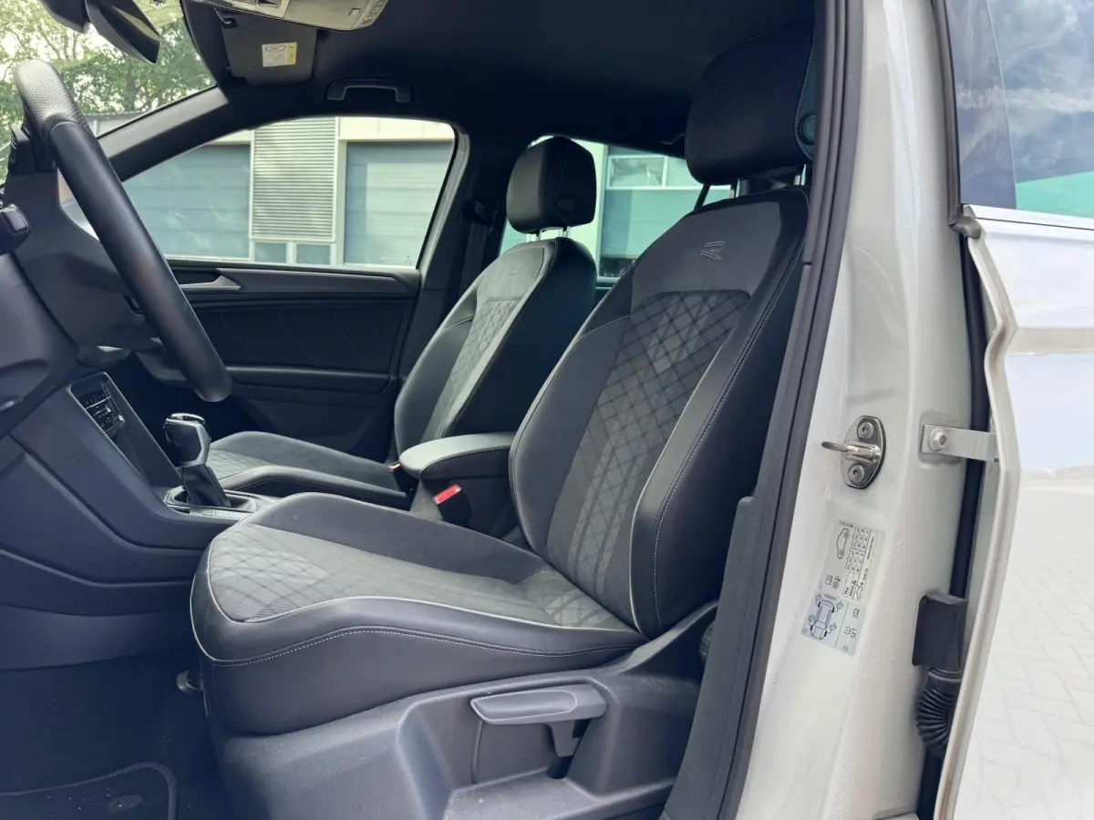 1.5 TSI R-Line | Digital Cockpit | Full LED | IQ Drive | CarPlay | Adaptive Cruise | Navigatie | DAB