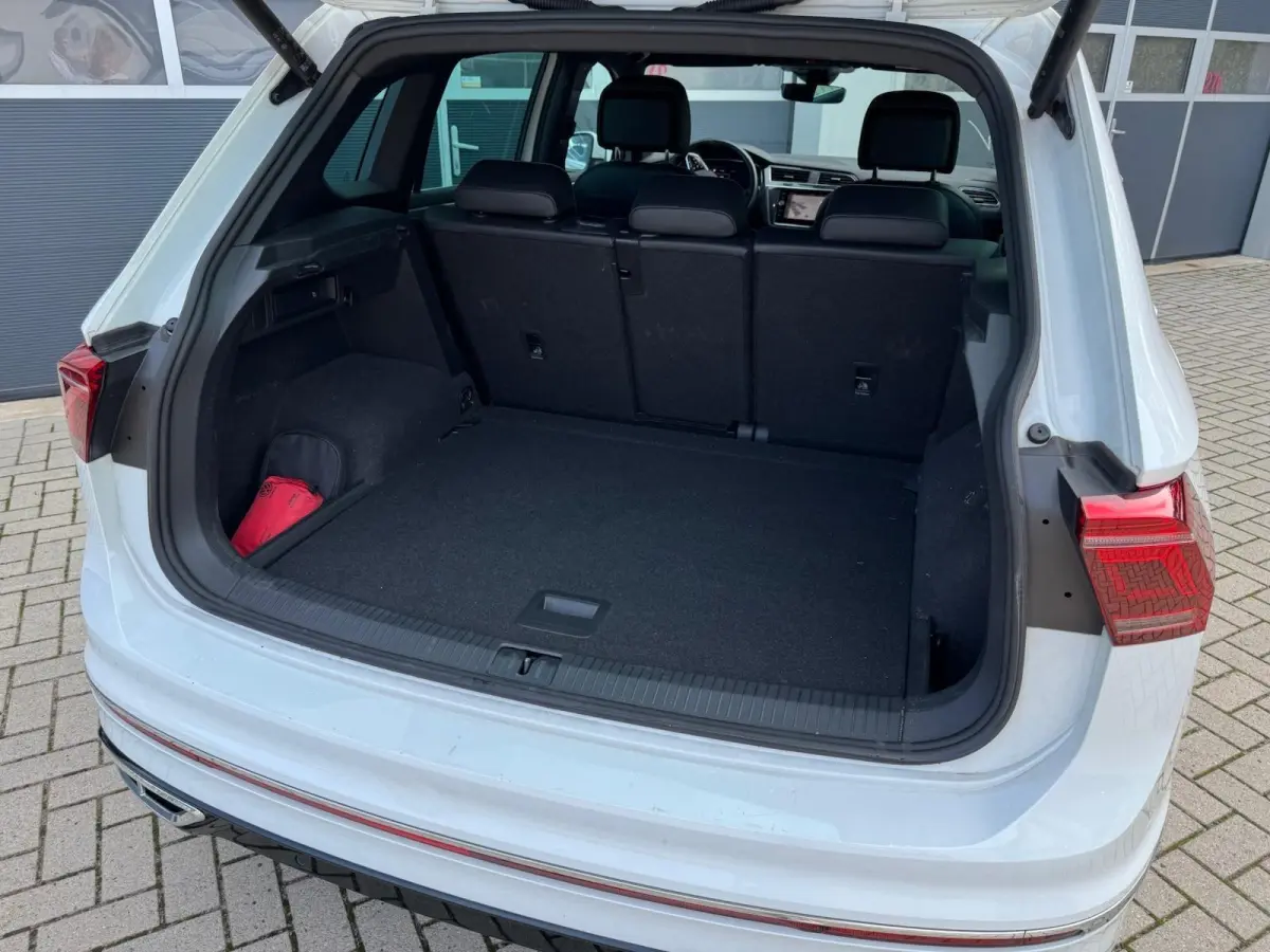 1.5 TSI R-Line | Digital Cockpit | Full LED | IQ Drive | CarPlay | Adaptive Cruise | Navigatie | DAB