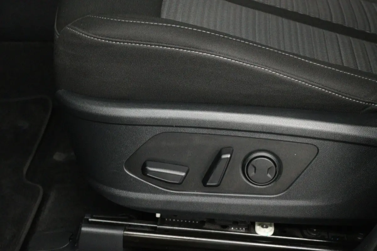 1.6 T-GDI Hybrid 2WD DynamicLine 7p (TREKHAAK, CAMERA, STOEL/STUUR VERWARMING, ELEKTR STOELEN)