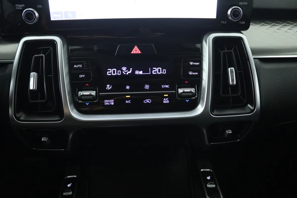1.6 T-GDI Hybrid 2WD DynamicLine 7p (TREKHAAK, CAMERA, STOEL/STUUR VERWARMING, ELEKTR STOELEN)