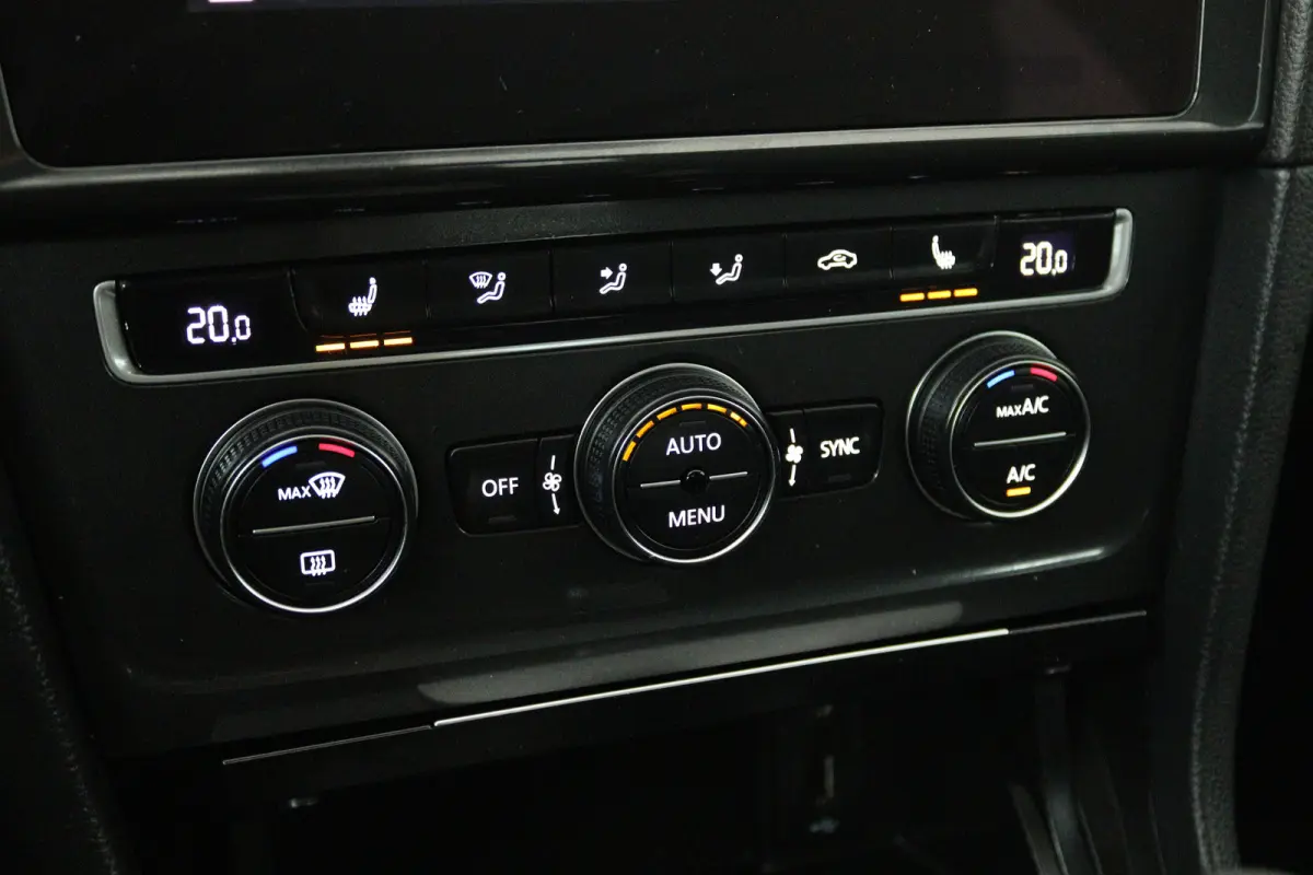 1.0 TSI Comfortline (STOELVERWARMING, CAMERA, CRUISE ADAPTIEF, PARKEERSENSOREN)