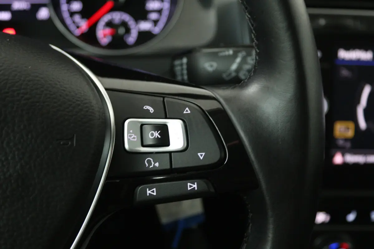 1.0 TSI Comfortline (STOELVERWARMING, CAMERA, CRUISE ADAPTIEF, PARKEERSENSOREN)