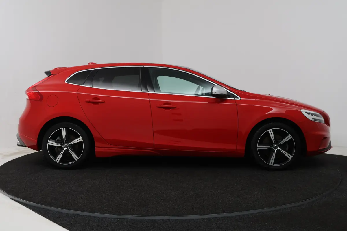 2.0 T4 Business Sport (STOELVERWARMING, CRUISE CONTROL, NAVIGATIE, PARKEERSENSOREN)
