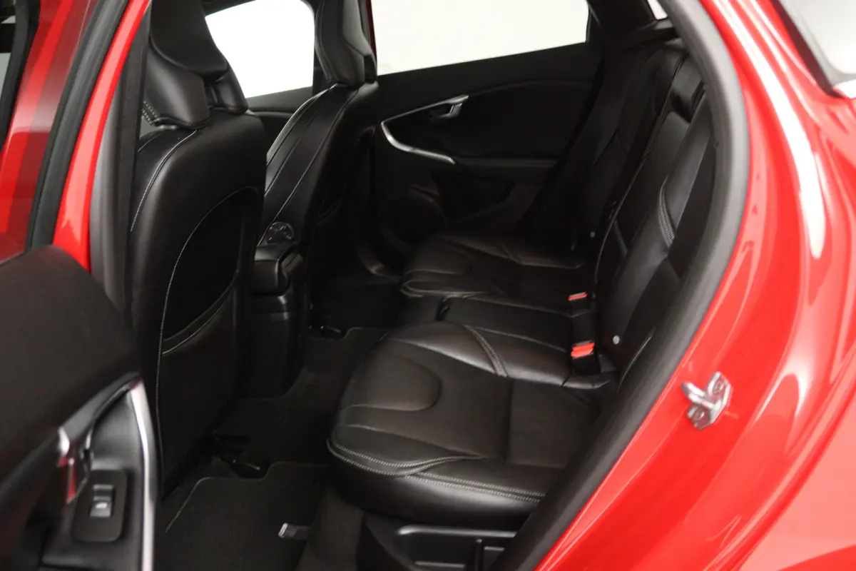 2.0 T4 Business Sport (STOELVERWARMING, CRUISE CONTROL, NAVIGATIE, PARKEERSENSOREN)