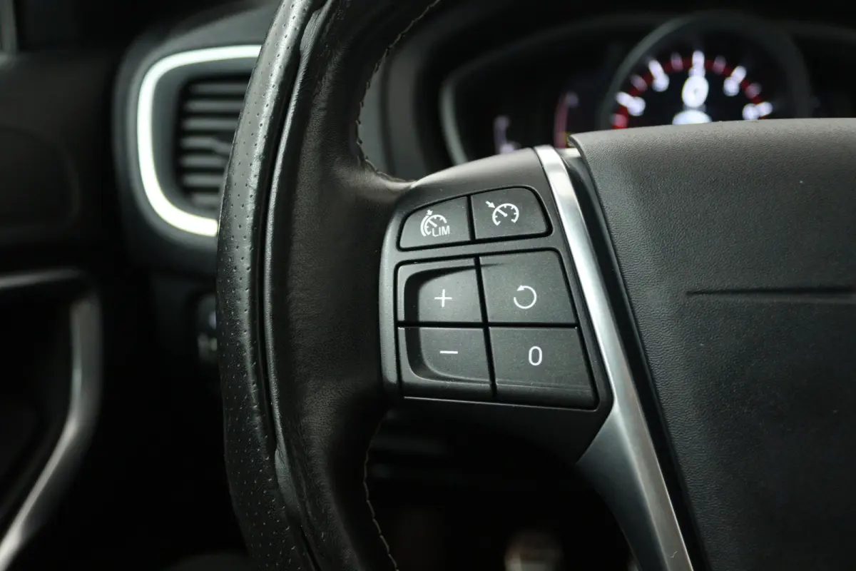 2.0 T4 Business Sport (STOELVERWARMING, CRUISE CONTROL, NAVIGATIE, PARKEERSENSOREN)