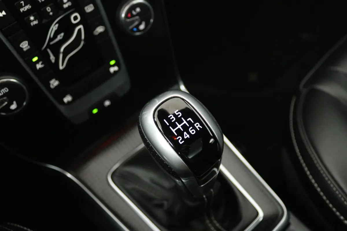 2.0 T4 Business Sport (STOELVERWARMING, CRUISE CONTROL, NAVIGATIE, PARKEERSENSOREN)