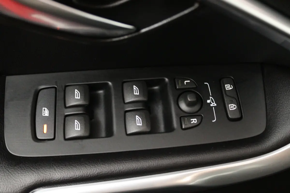 2.0 T4 Business Sport (STOELVERWARMING, CRUISE CONTROL, NAVIGATIE, PARKEERSENSOREN)