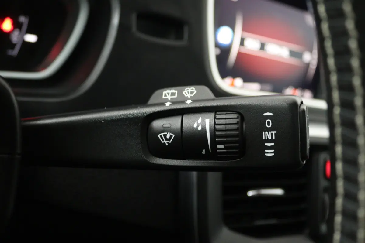 2.0 T4 Business Sport (STOELVERWARMING, CRUISE CONTROL, NAVIGATIE, PARKEERSENSOREN)