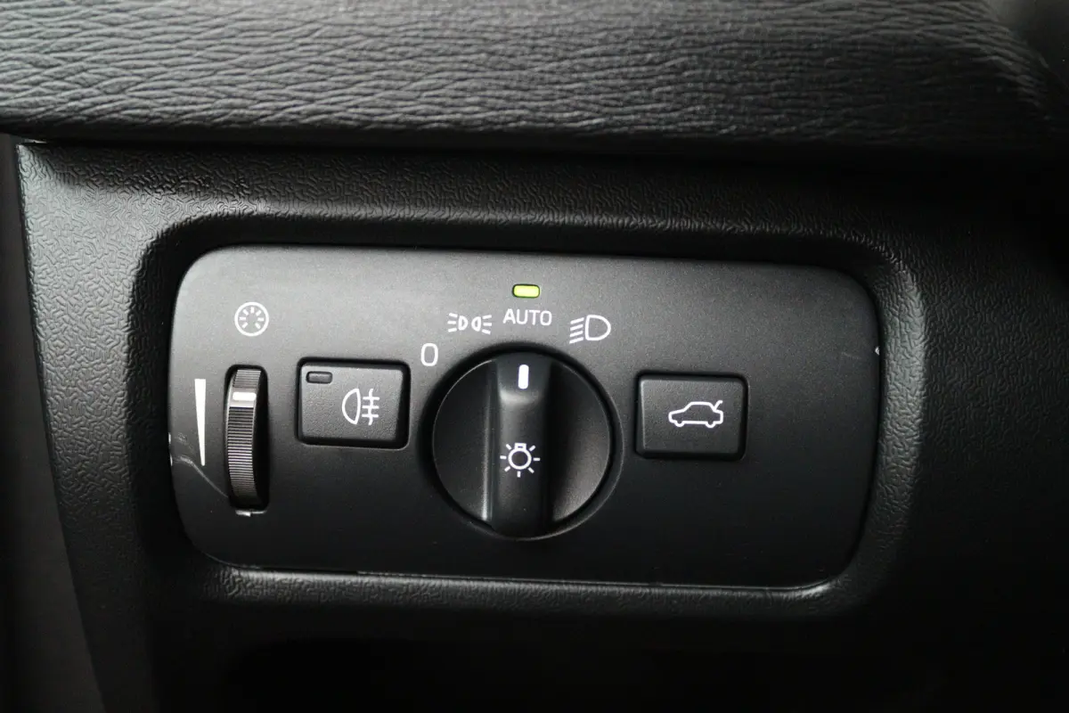 2.0 T4 Business Sport (STOELVERWARMING, CRUISE CONTROL, NAVIGATIE, PARKEERSENSOREN)