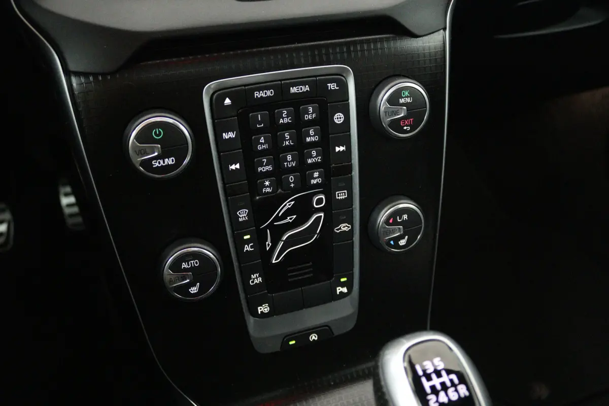 2.0 T4 Business Sport (STOELVERWARMING, CRUISE CONTROL, NAVIGATIE, PARKEERSENSOREN)