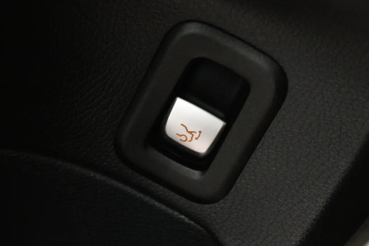 180 Edition 1 (BURMEISTER, STOELVERWARMING, NAVIGATIE, PARKEERSENSOREN)