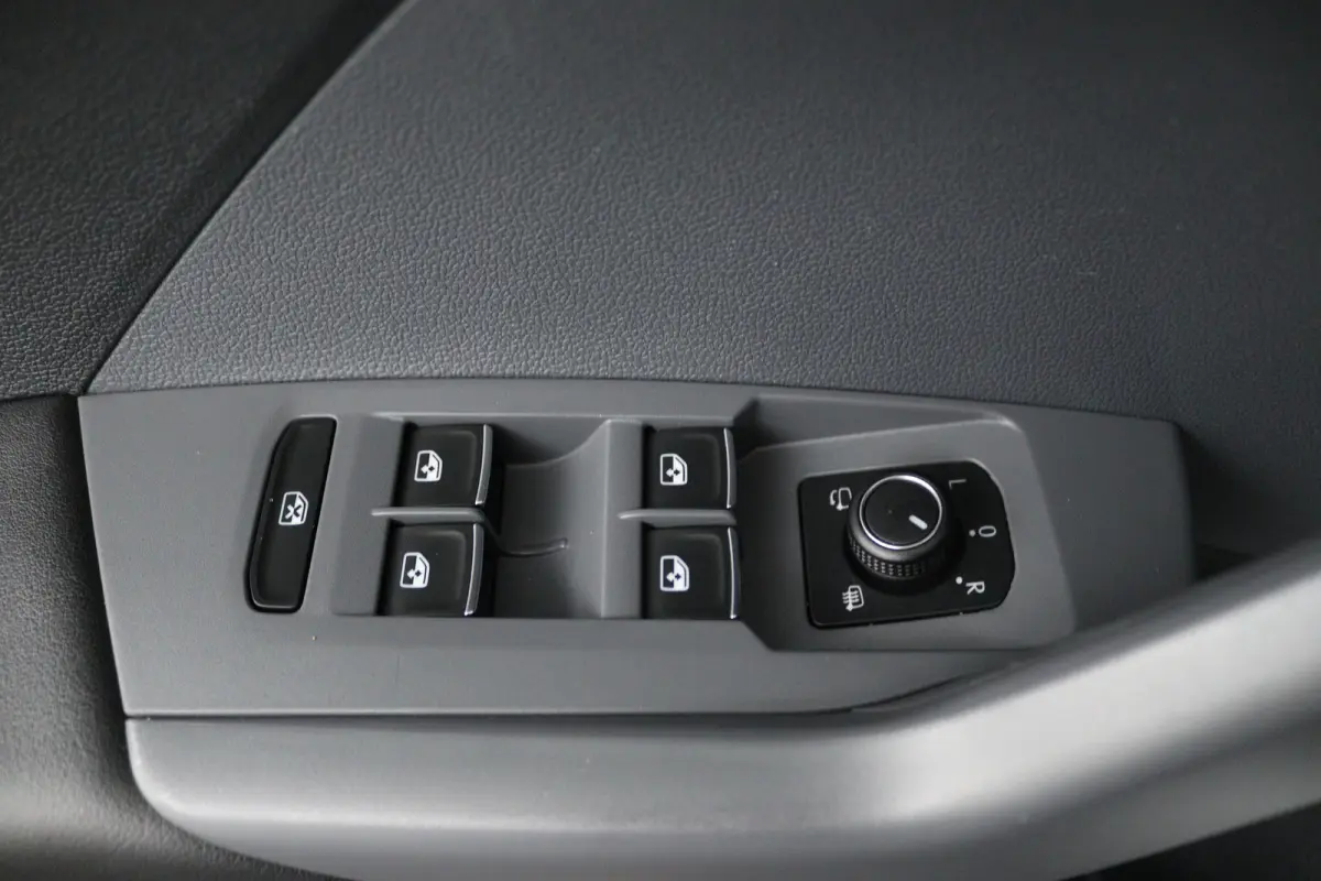 1.0 TSI Style (CAMERA, STOELVERWARMING, CRUISE ADAPTIEF, PARKEERSENSOREN)