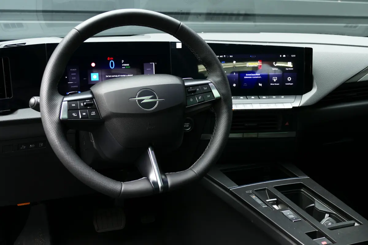 Ultimate - Plug-In Hybrid | 3,7 kW boordlader | Achteruitrijcamera 180° | Adaptive Cruise control