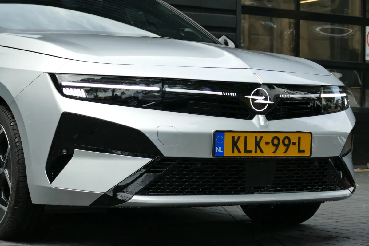 Ultimate - Plug-In Hybrid | 3,7 kW boordlader | Achteruitrijcamera 180° | Adaptive Cruise control